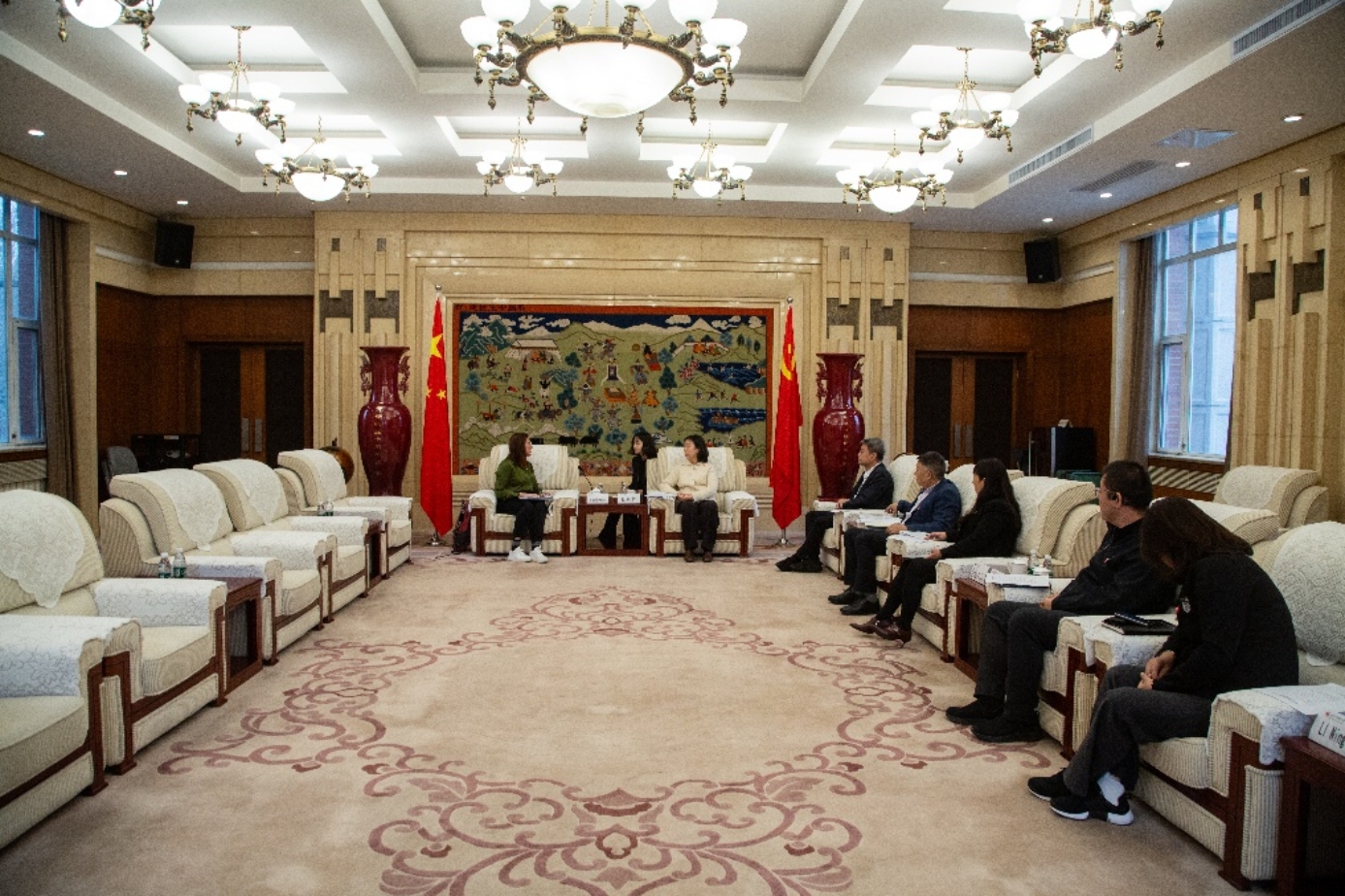 03dba49507dd4b08bf9ae32e19cea487